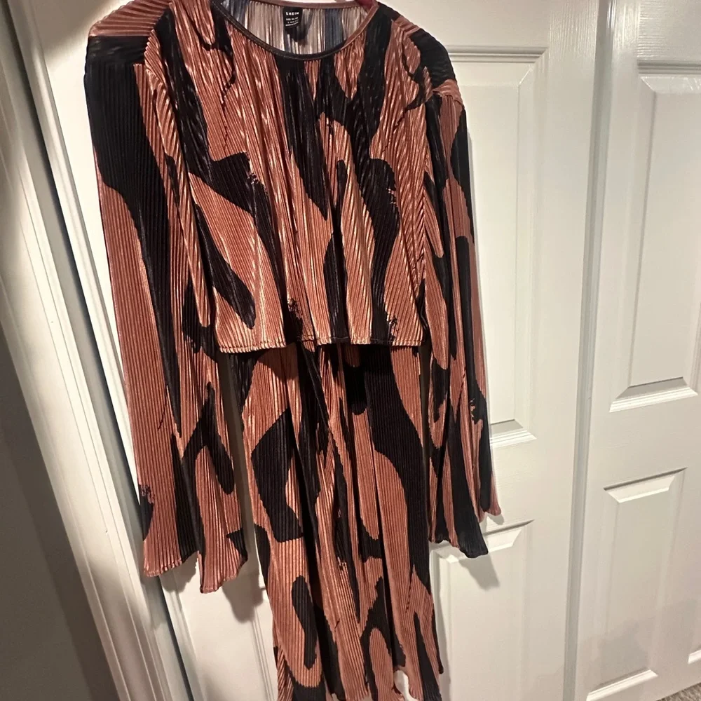 SHEIN Black and Pink Pleated Wide-Leg Jumpsuit - Picture 3 of 3
